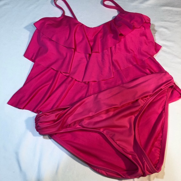 Kenneth Cole Reaction 2-piece tankini swimsuit - Picture 1 of 6